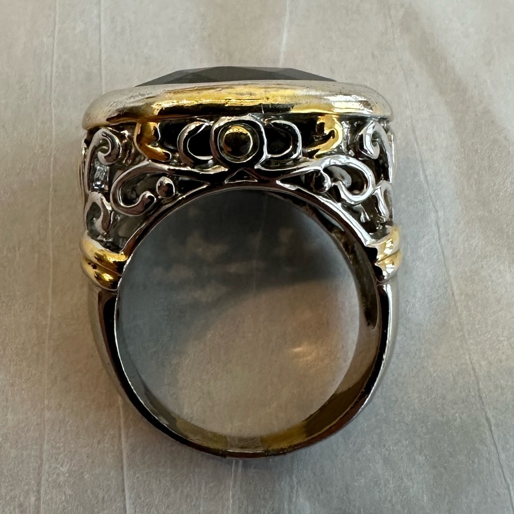 Elegant‎ Silver and Gold Women's Ring Costume Jewelry - Picture 2 of 6